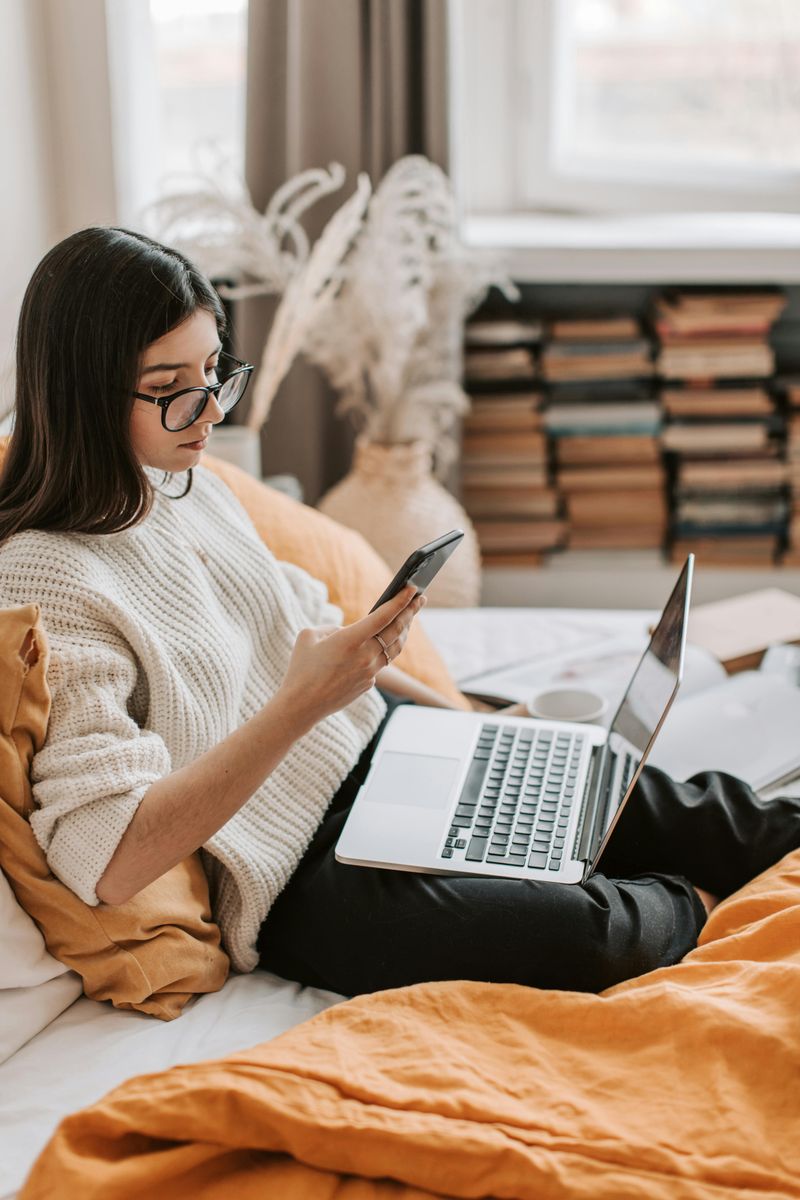 Dating Apps Provide Companionship Without Commitment