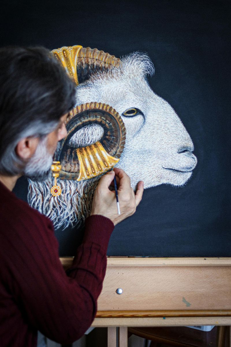 Charismatic Leo Versus Detached Aquarius: Attention‑Craving Fire Meets Lone‑Wolf