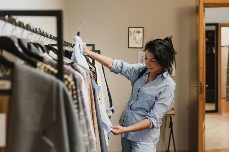 10 Money Habits People Pretend to Have But Usually Don't