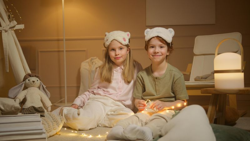11 Things People Who Grew Up With Siblings Understand Instantly