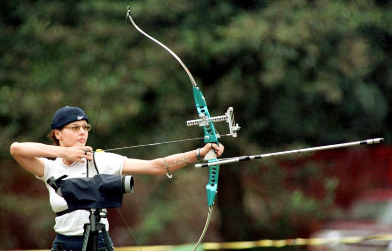 Geena Davis — Archery