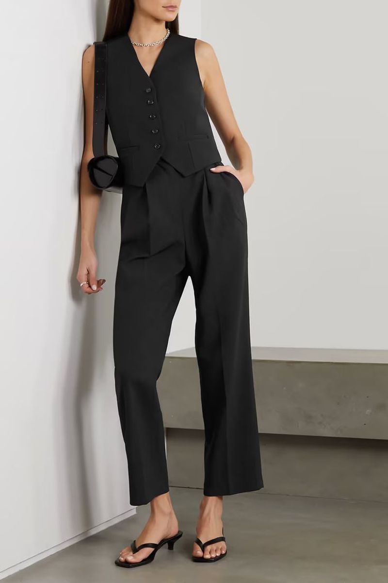 Try monochromatic outfits