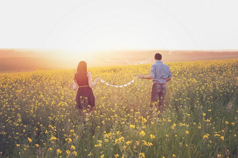 12 Red Flags People Miss in “Perfect” Relationships