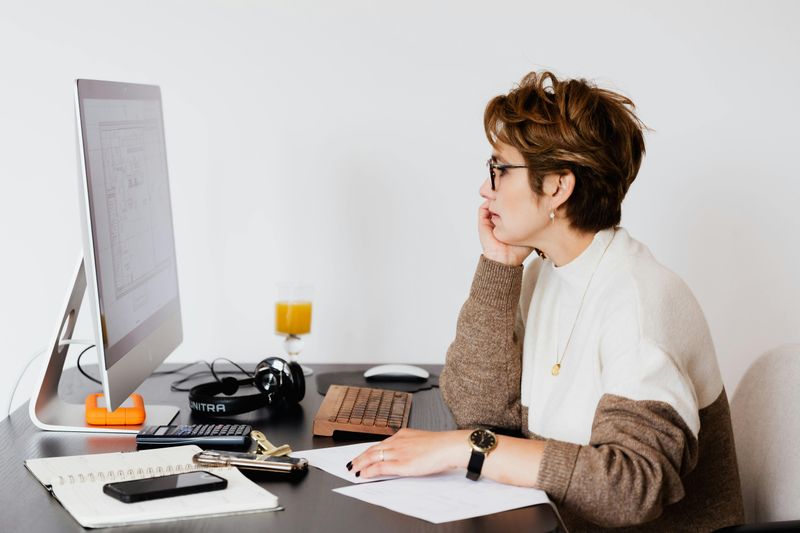 Prohibiting Headphones at Desk Jobs