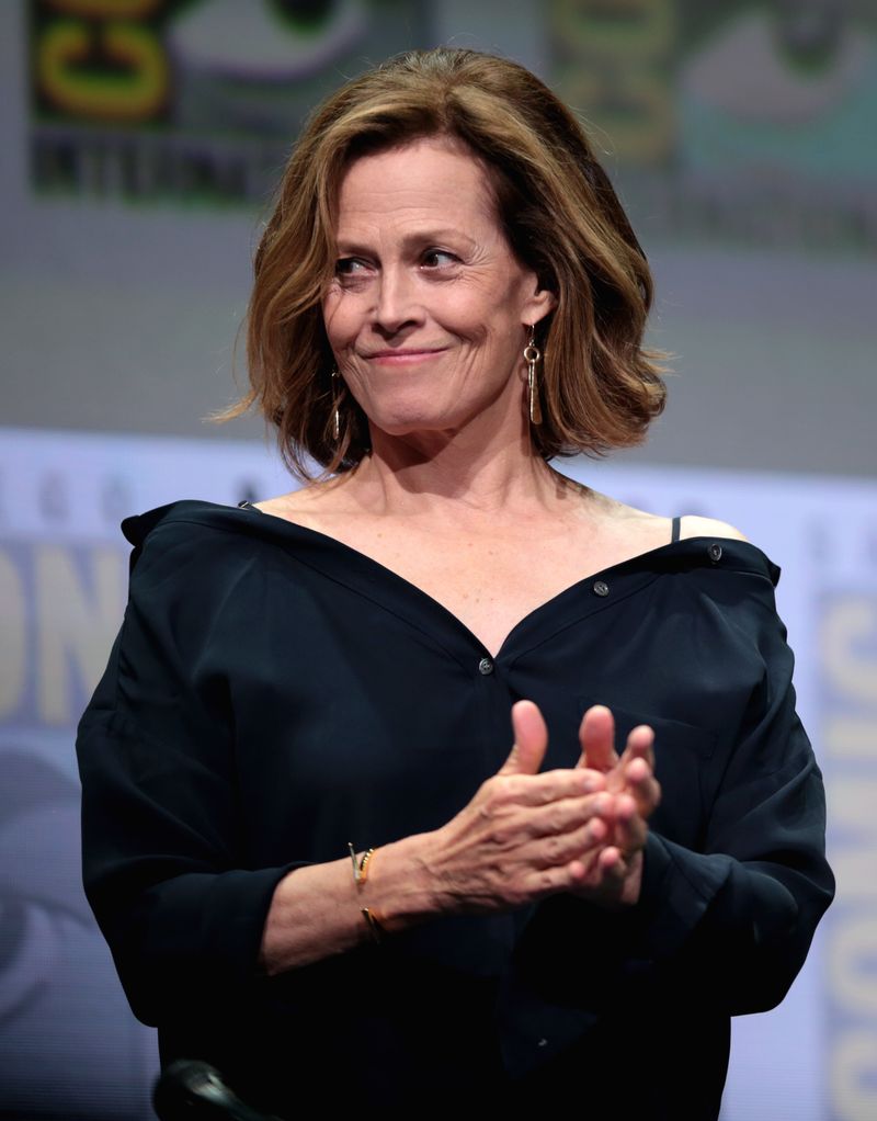 Sigourney Weaver: 6 ft (1.83 m)