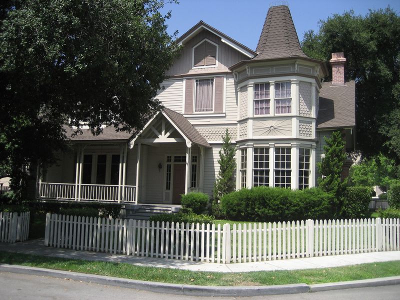 The Seaver House (Growing Pains)