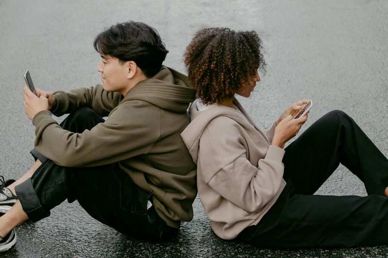 6 Silent Struggles Modern Couples Face—and How to Spot Them Early