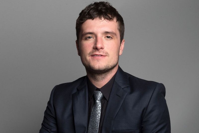 Josh Hutcherson – 5’5”