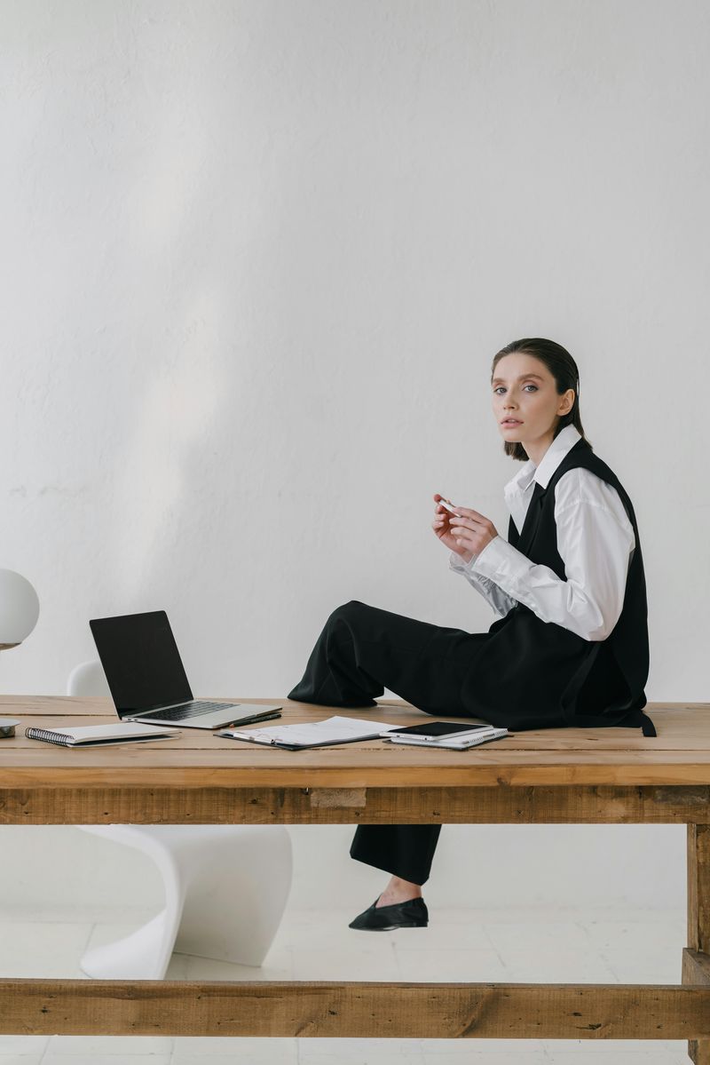 11 Subtle Traits of Someone From a Well-Off Family