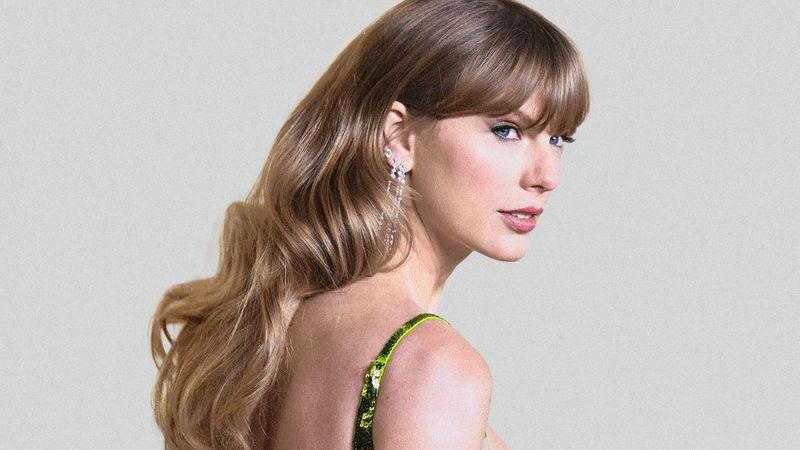 11 Hair Colors That Take Years Off Your Face, According to Stylists