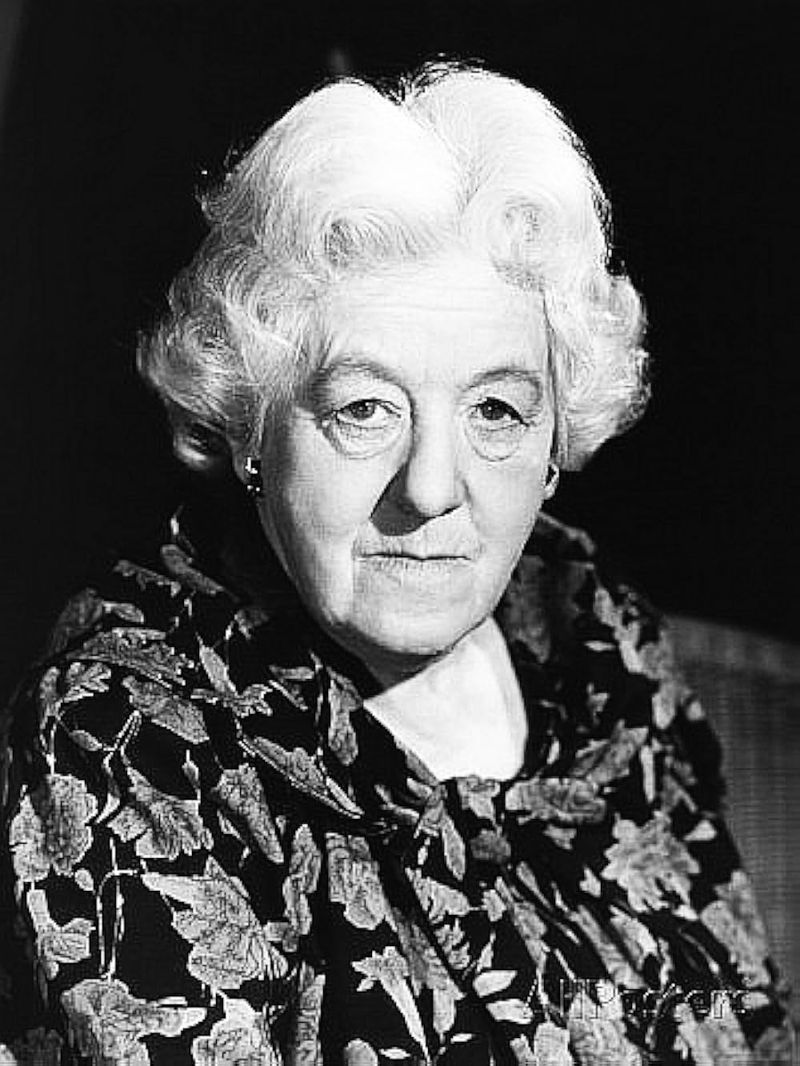 Margaret Rutherford — The V.I.P.s (≈ 13 min)