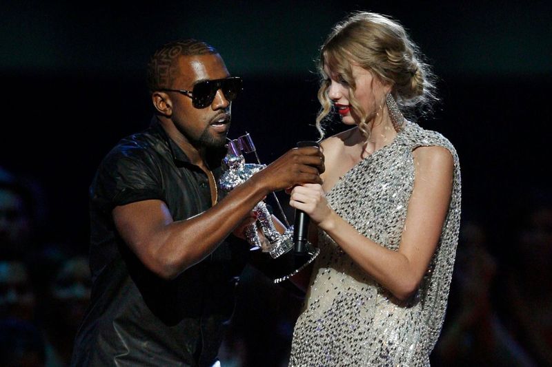10 Forgotten Award Show Moments Worth Remembering