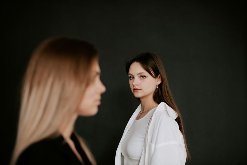 12 Ways to Spot Fake Concern from Someone Close