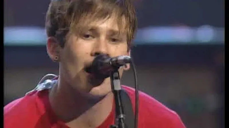 All the Small Things – Blink-182 (2000)