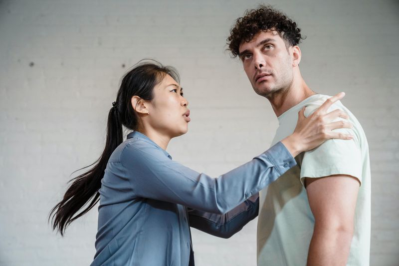 21 Behaviors That Reveal Someone's a Master Manipulator