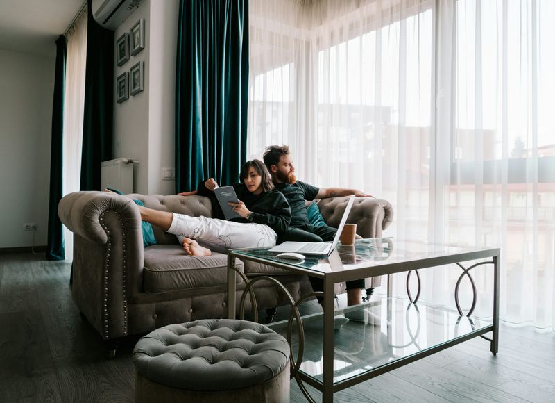 10 Behaviors That Drive Men Away, According to Psychology