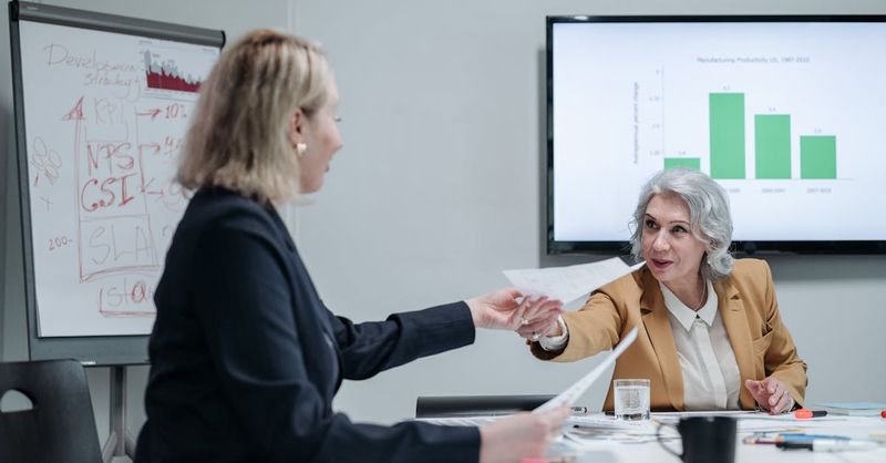 How to Spot a Bad Boss Fast: 14 Early Clues