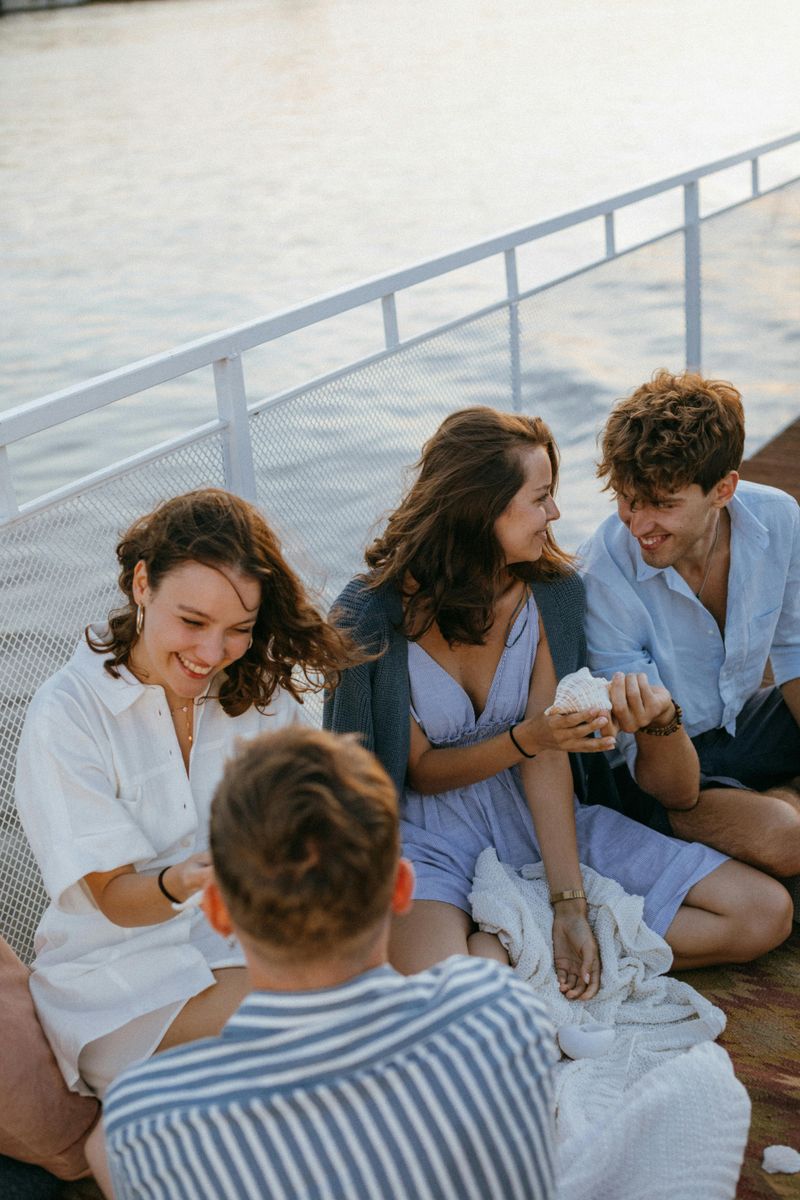 10 Do's and Don'ts for Introducing Your Partner to Your Friends