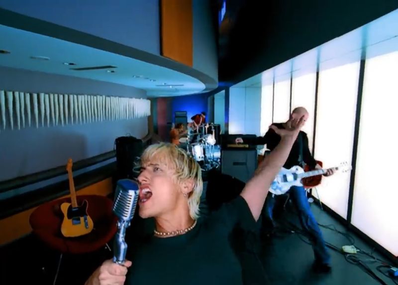 “Hemorrhage (In My Hands)” – Fuel (2000)
