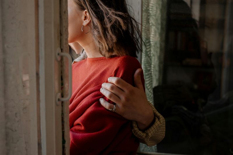 11 Signs He's Emotionally Clingy — Not Romantic