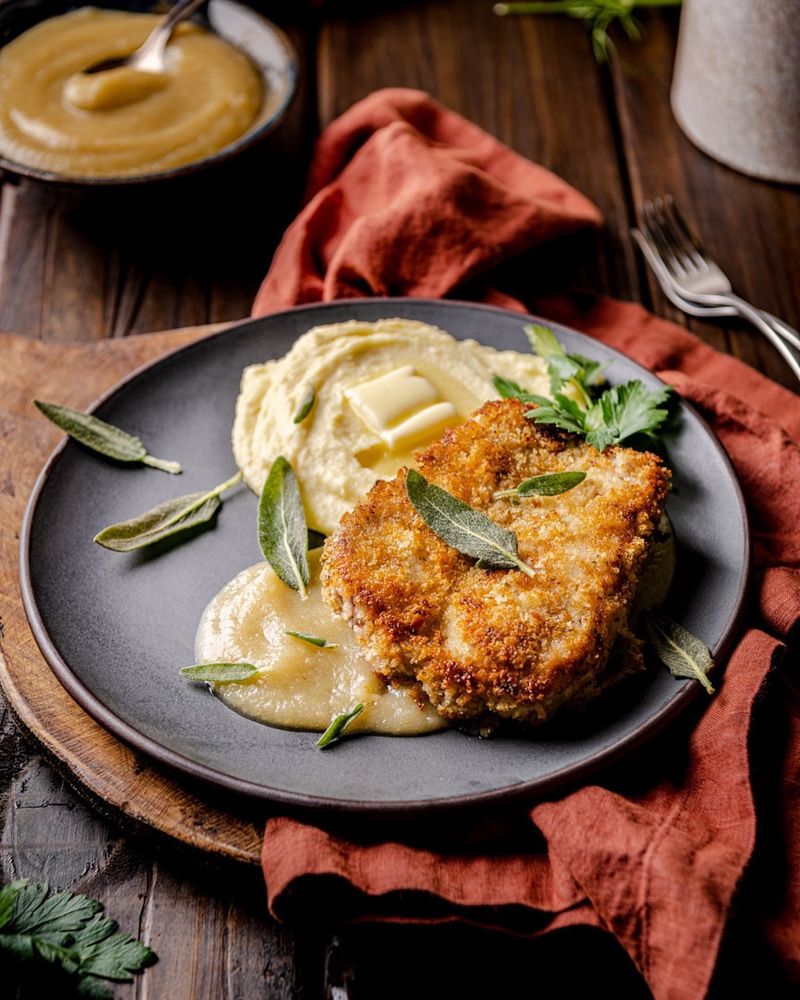 Pork Chops with Applesauce