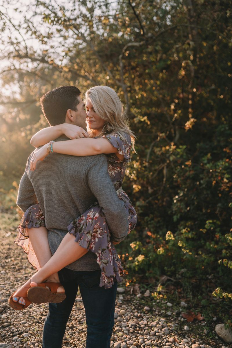 12 Romantic Behaviors That Aren't Actually Romantic
