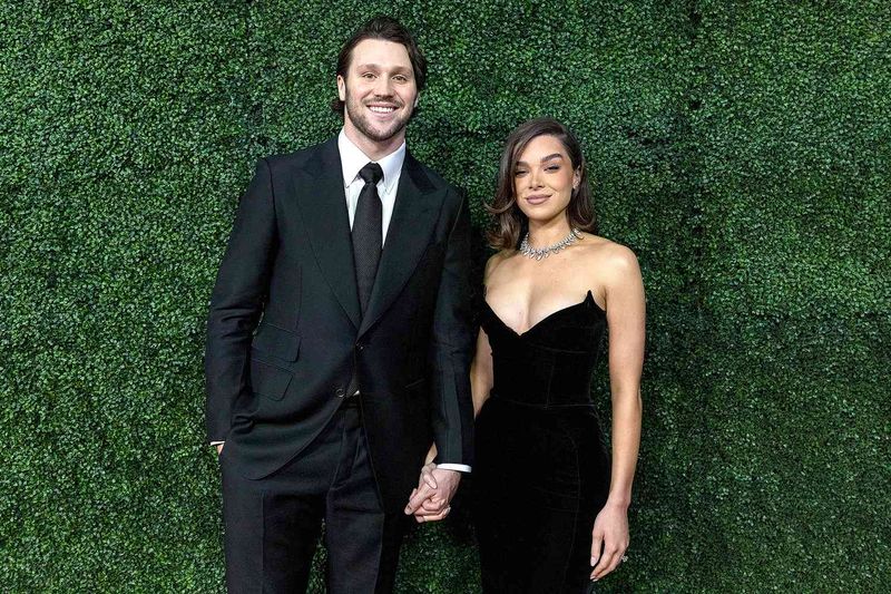 Hailee Steinfeld & Josh Allen