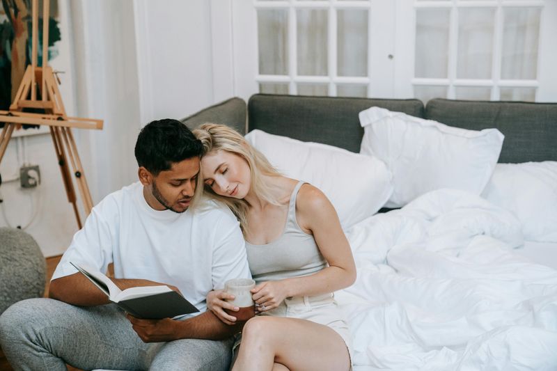 9 Signs Your “Low-Drama” Partner Is Actually Just Emotionally Detached