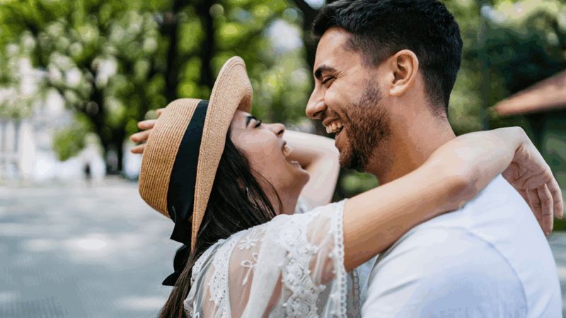 6 Smart Moves Women Make to Keep a Great Man