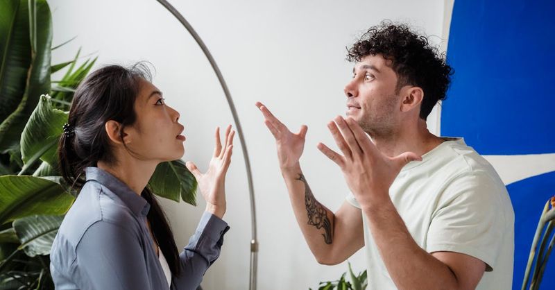 11 Things Narcissists Say to Keep You Confused