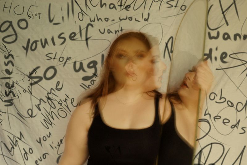 10 Behaviors People Show When They Don't Truly Like Themselves