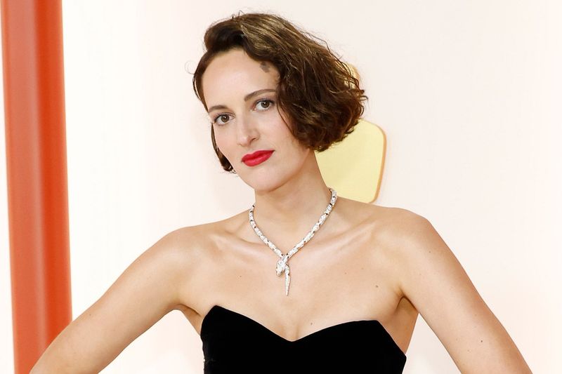 17 Celebs Who Refuse to Use Social Media (and Why It Works for Them)