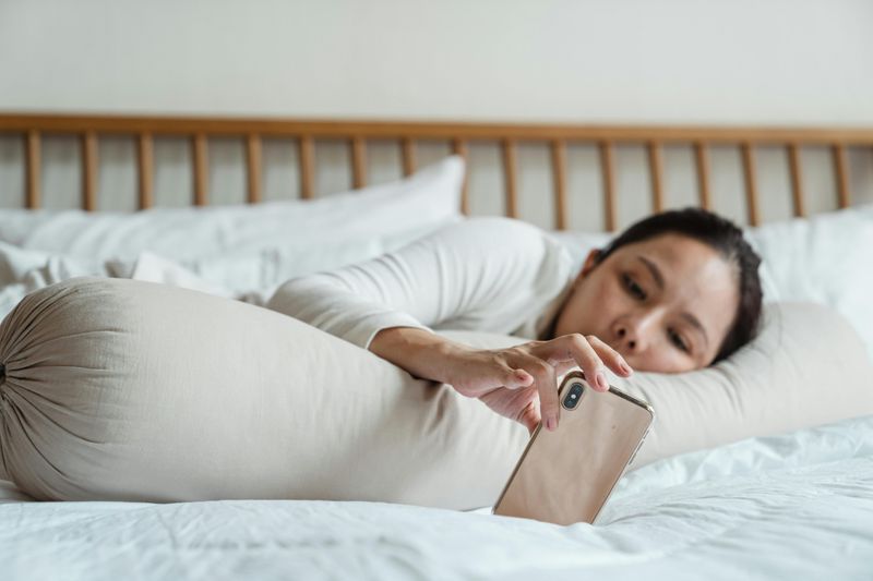 12 Habits the Wealthy Avoid When They're Exhausted (That Keep Broke People Stuck)
