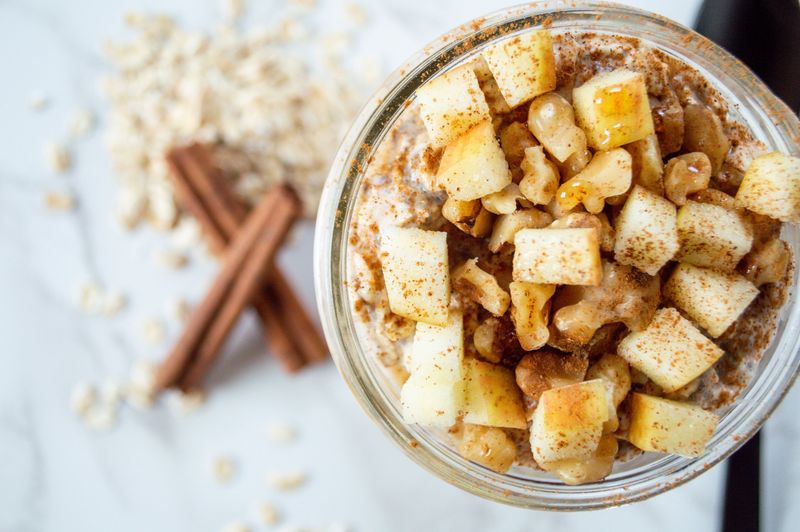 Oatmeal with Cinnamon and Apple