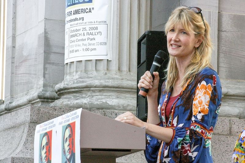 Laura Dern: 5 ft 10 in (1.79 m)