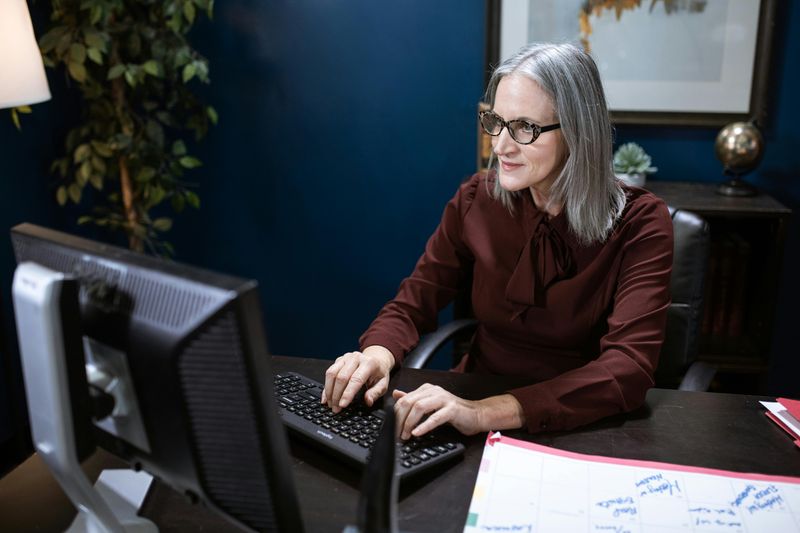 10 Retirement Myths That Keep Women Behind