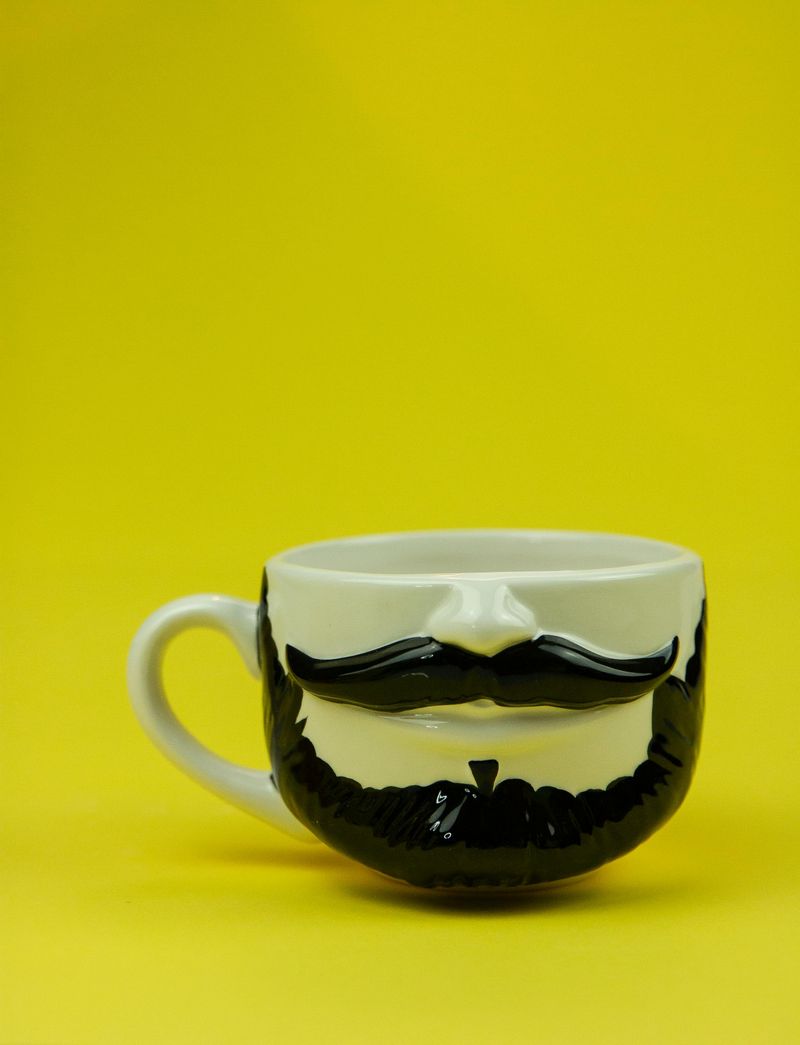 Plastic Dinnerware & Novelty Glasses