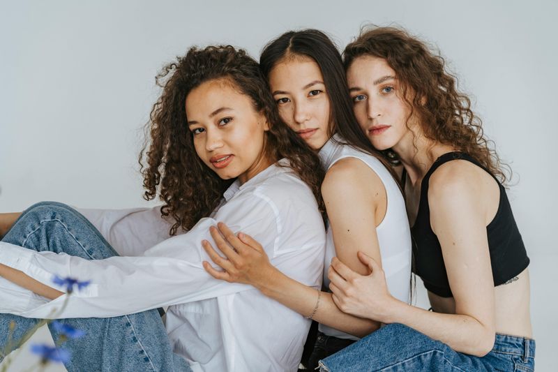 20 Ways Your Health and Happiness Change Without Close Friends