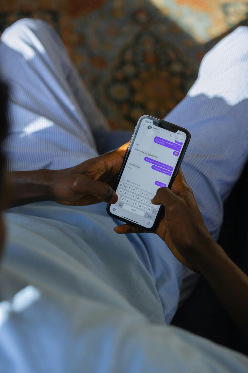 The Dry “Good Morning” or “Good Night” Texts