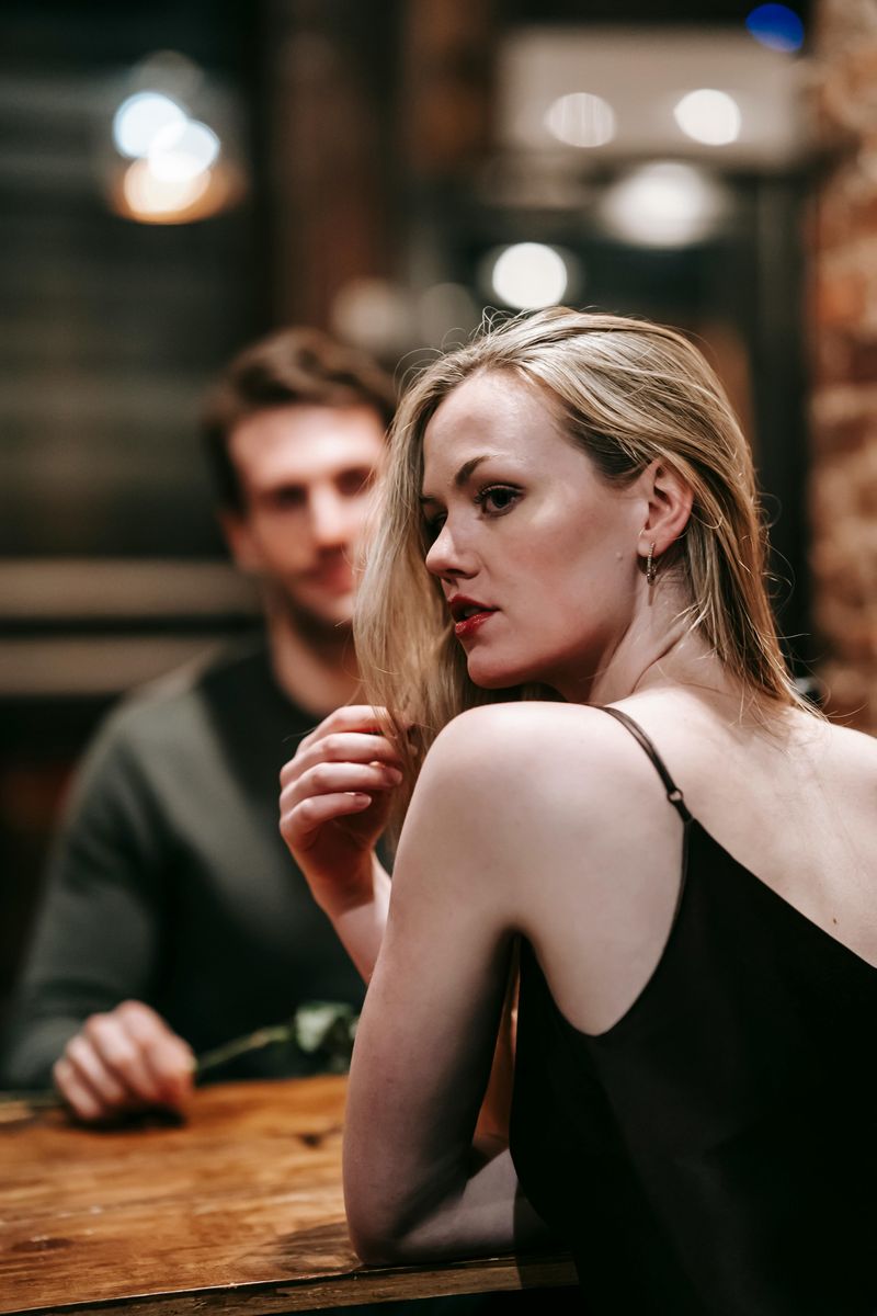 12 Signs You're Emotionally Dependent, Not in Love
