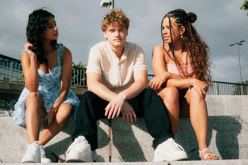 15 Subtle Yet Powerful Ways Fake Friends Expose Their True Colors