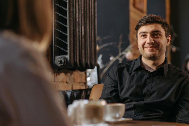 Experts Reveal 14 Subtle Signs Someone Secretly Dislikes You