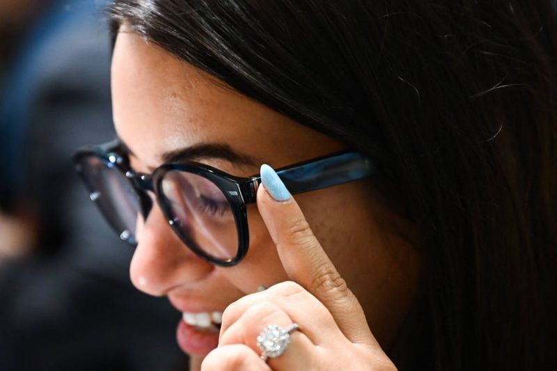 Smart Glasses Integrate Technology With Style