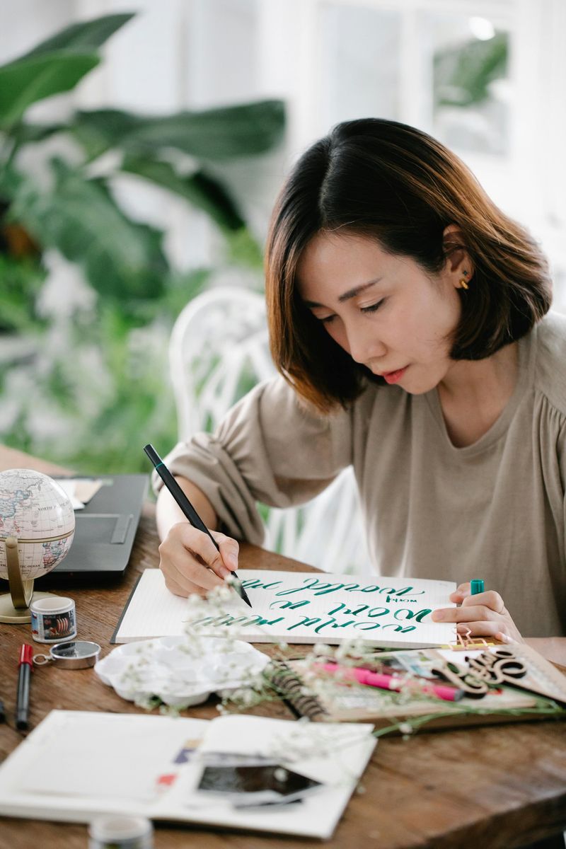 Calligraphy & Hand Lettering: The Art of Beautiful Writing