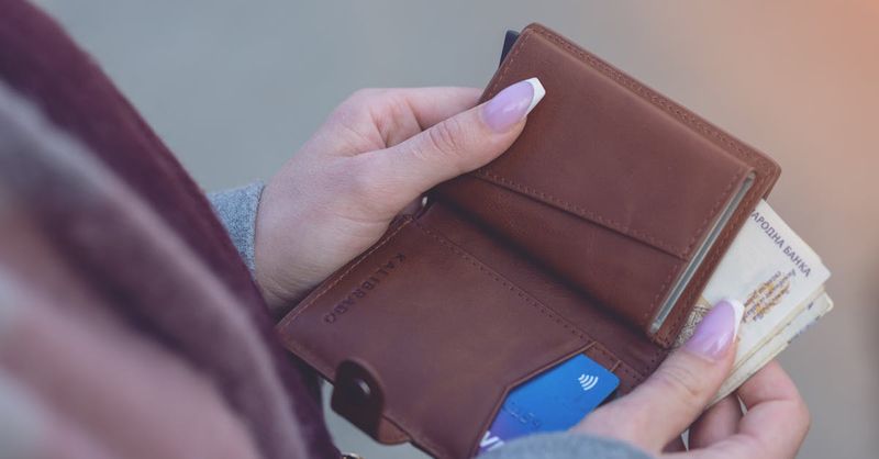 Pickpocket teams using “girls’ night” energy