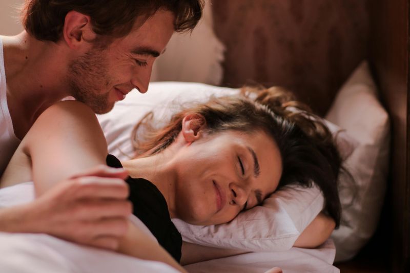 10 Simple Nighttime Rituals Happy Couples Do Before Bed