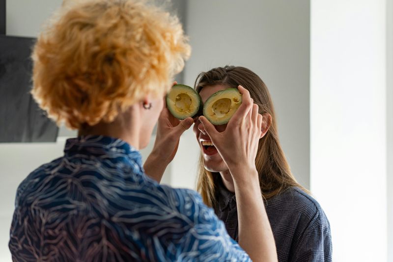 10 Secrets Happy Couples Know That Others Don't