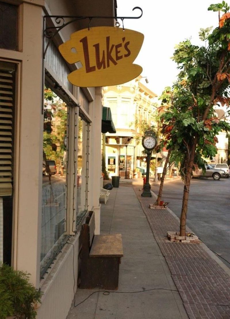 Luke’s Diner Was Supposed to Be Owned by a Woman