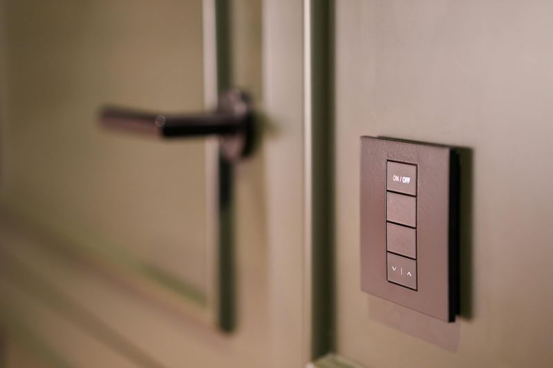 Cutting-Edge Tech & Smart Homes