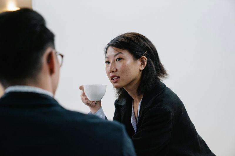 12 Micro-Signs That Reveal Someone Can't Be Trusted